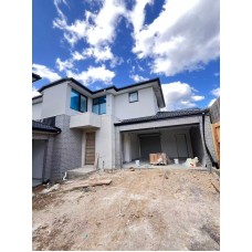 毗邻迪肯大学Burwood 新别墅， 投资良机会